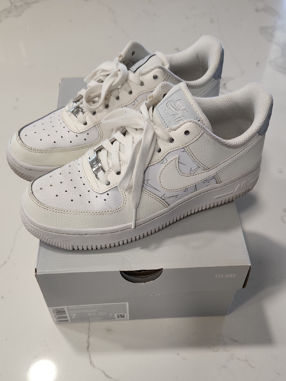 NIKE AIR FORCE 1 '07